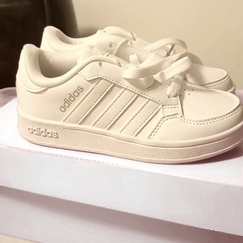 Adidas kids shoe